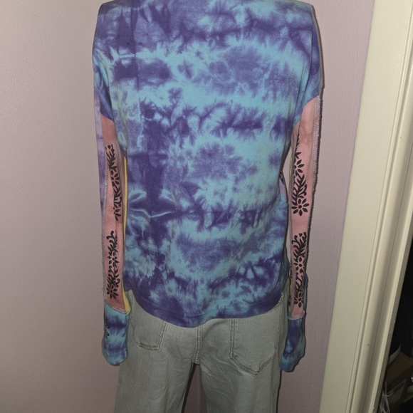 Colorful Boho Long Sleeve Top - Picture 2 of 11